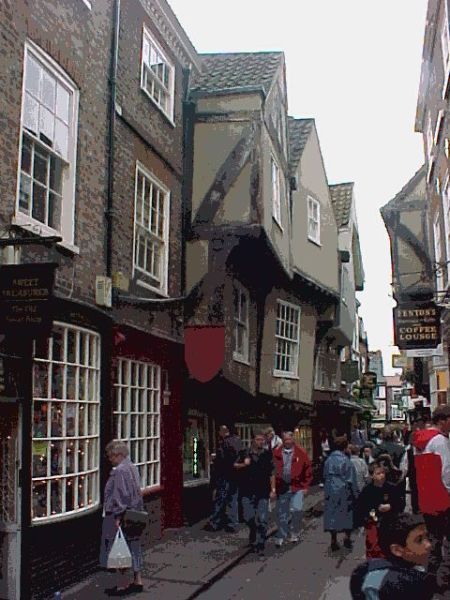 Straat met boekwinkeltje in York